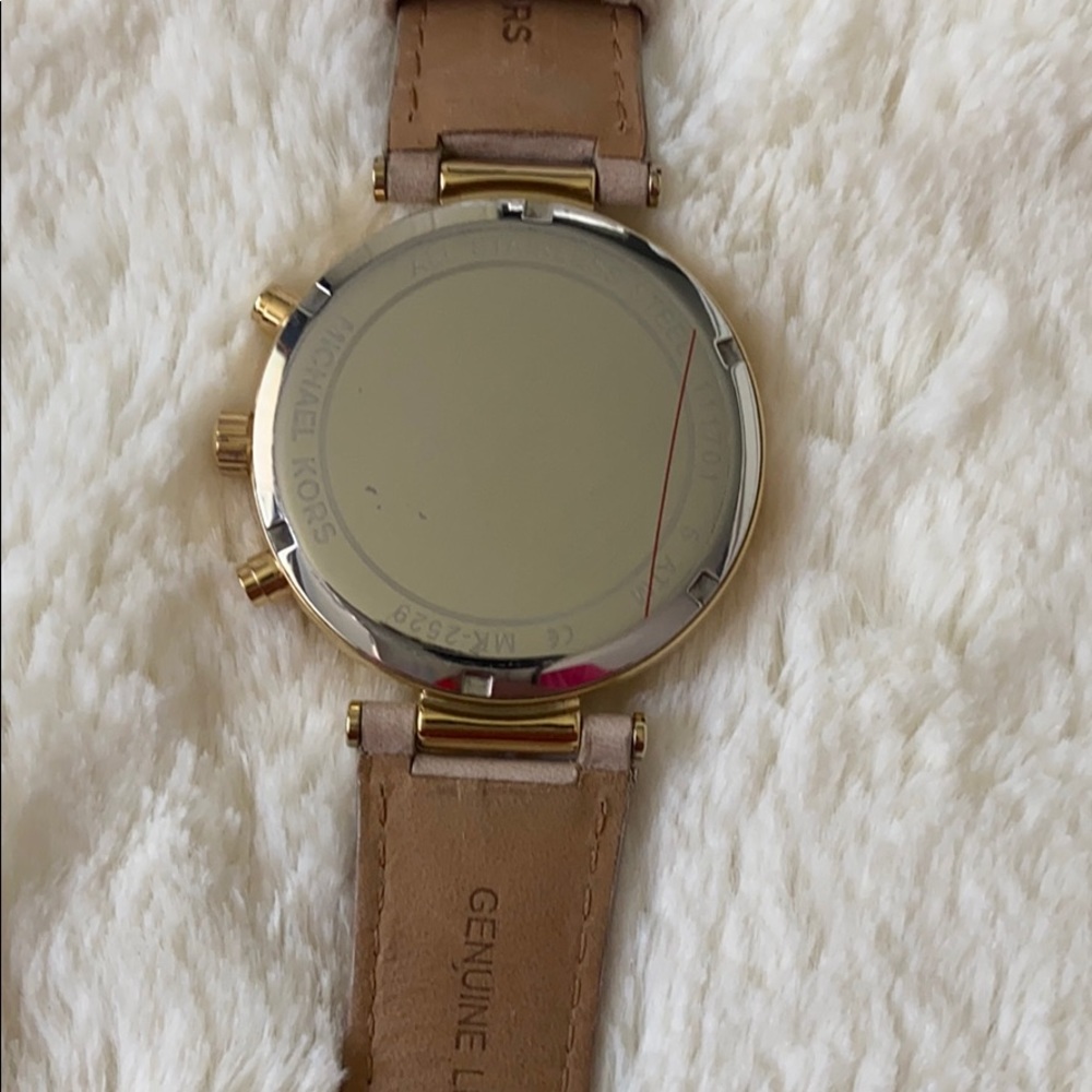 Michael Kors Watch - Picture 6 of 8